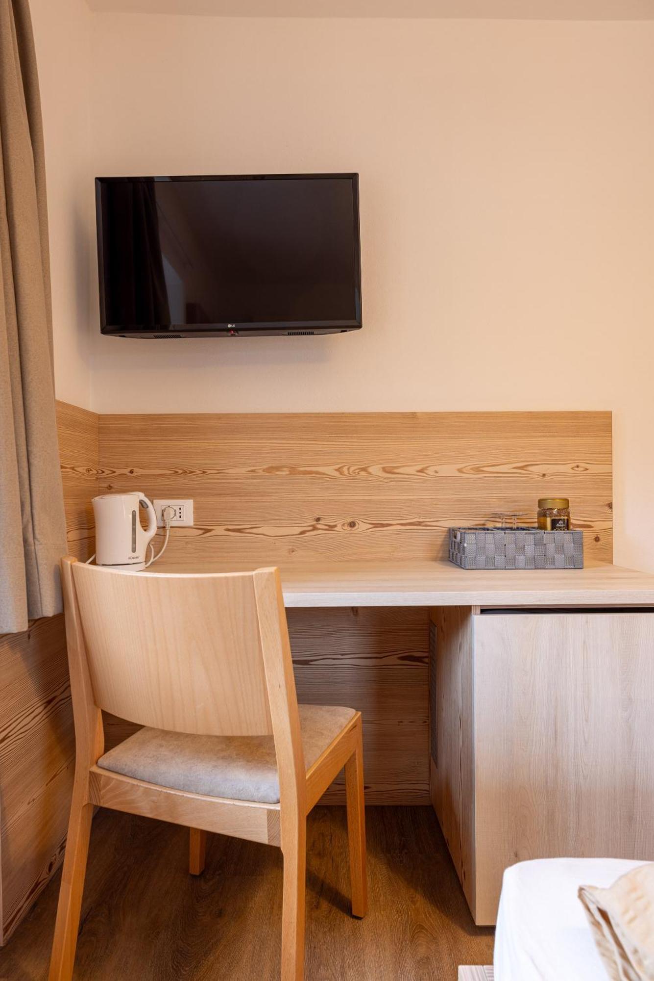San Pietro Dolomiti Small Budget Hotel أورتيسايْ المظهر الخارجي الصورة