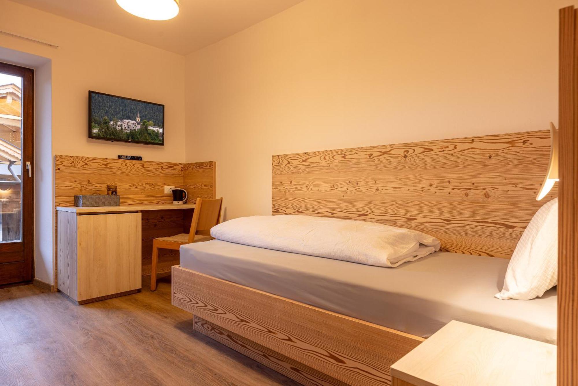 San Pietro Dolomiti Small Budget Hotel أورتيسايْ المظهر الخارجي الصورة